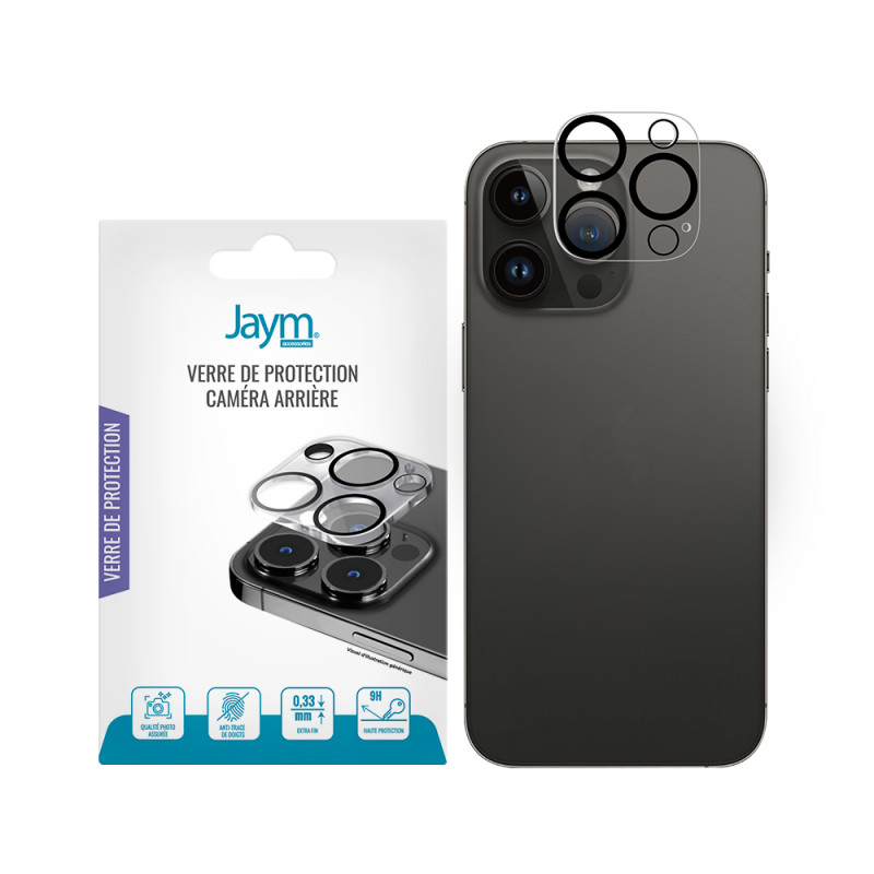 Confezione per proteggi fotocamera iPhone accanto a uno smartphone.