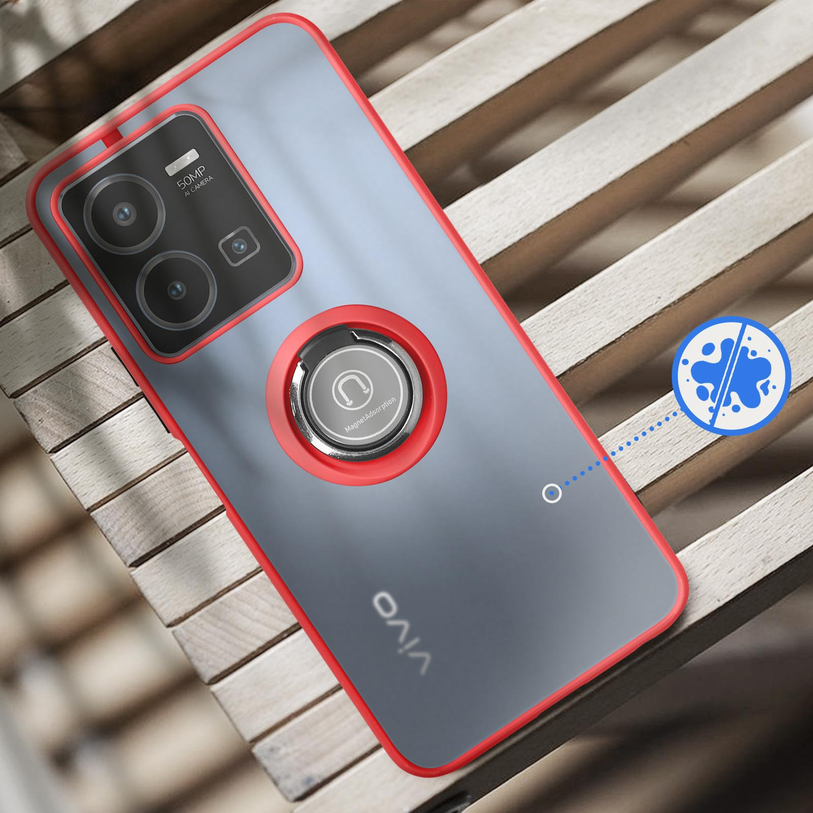 Custodia grigia per telefono con bordo rosso e anello su legno.