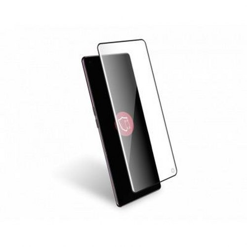 Uno smartphone nero con applicata una protezione per lo schermo, che mostra un logo a scudo rosa.