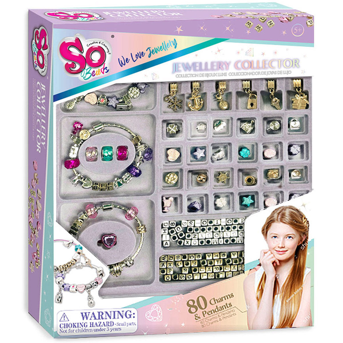 Un kit de bisutería con dijes, colgantes, cuentas de letras y pulseras.