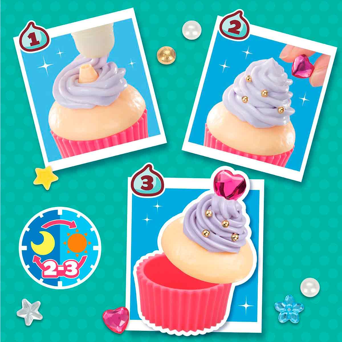 Guía paso a paso que muestra cómo decorar un cupcake con glaseado morado.