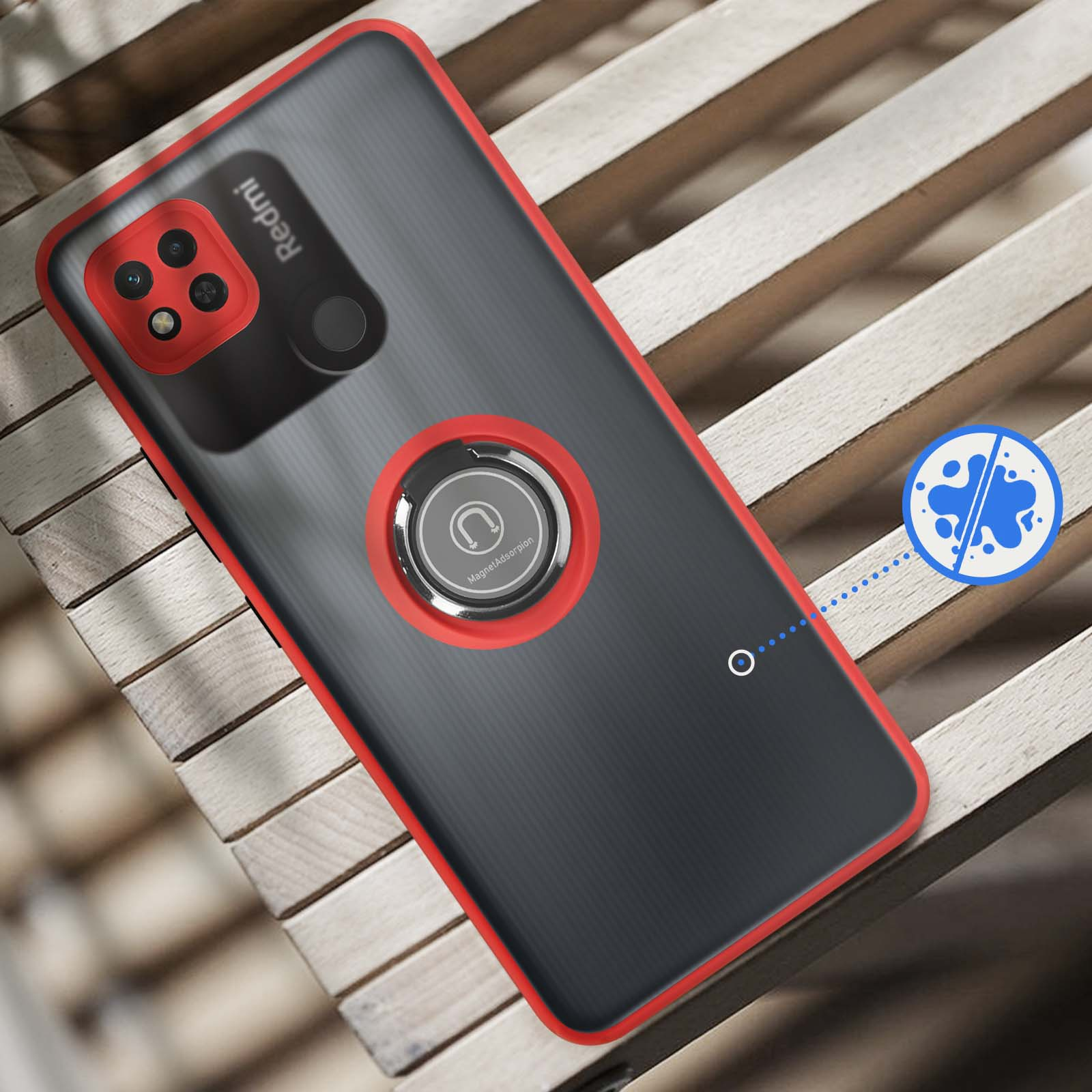 Un telefono nero con bordo rosso e anello portaoggetti giace su doghe di legno.