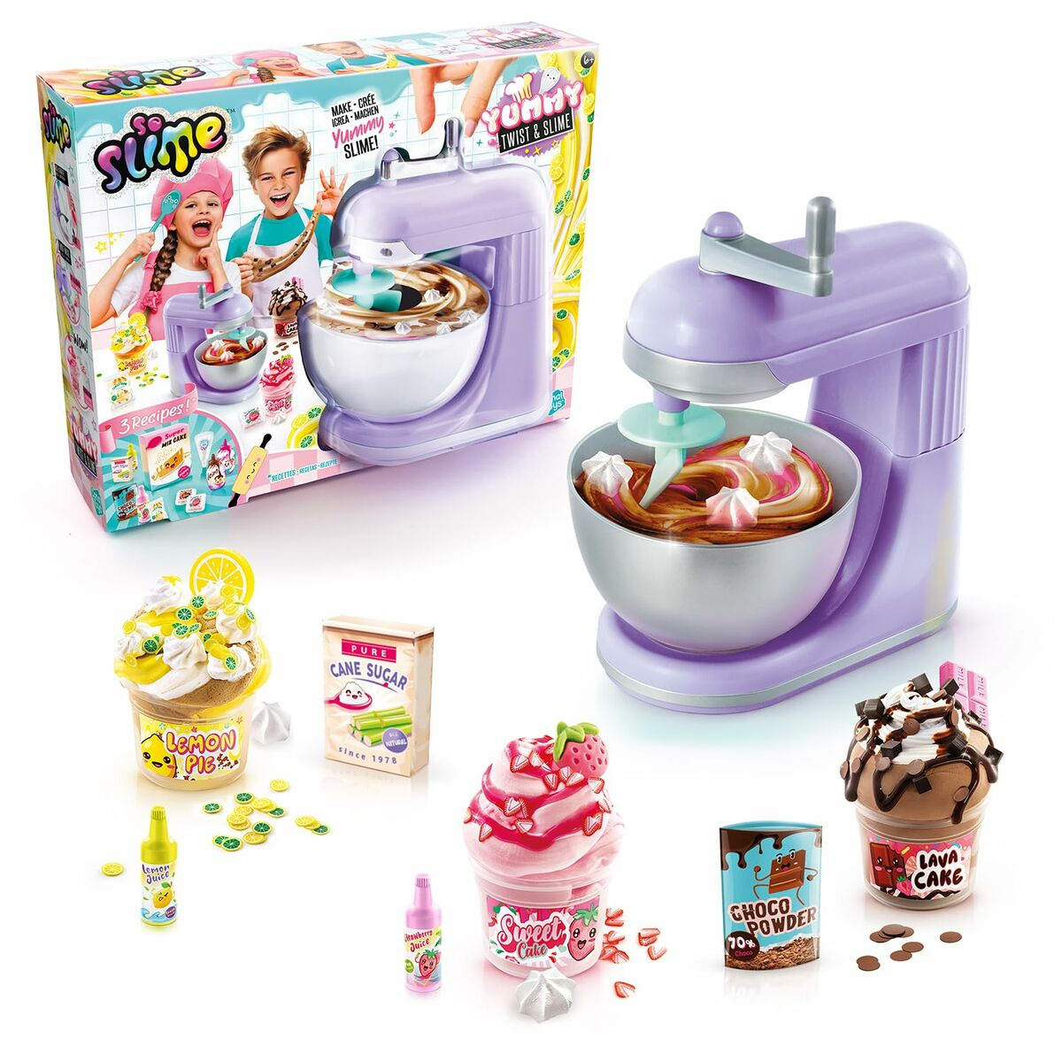 Una batidora morada con bol, llena de nata montada, al lado de una caja y decoraciones de slime.