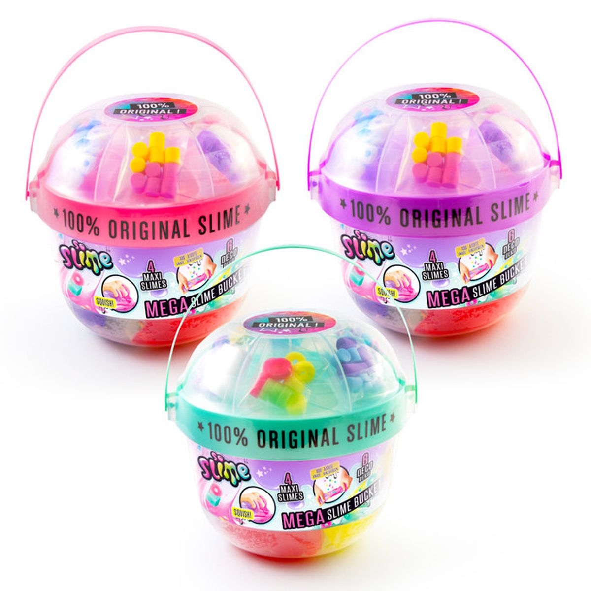 Tres cubos de slime coloridos con asas y decoraciones, sobre fondo blanco.