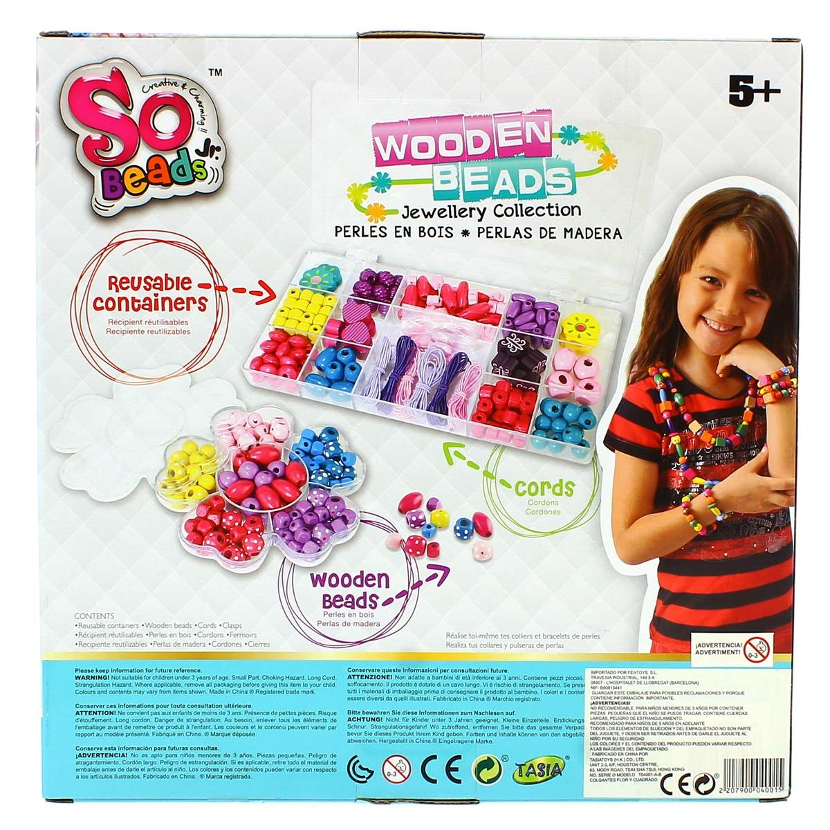 Un kit para hacer joyas con cuentas de madera coloridas, cordones y recipientes, con una niña.