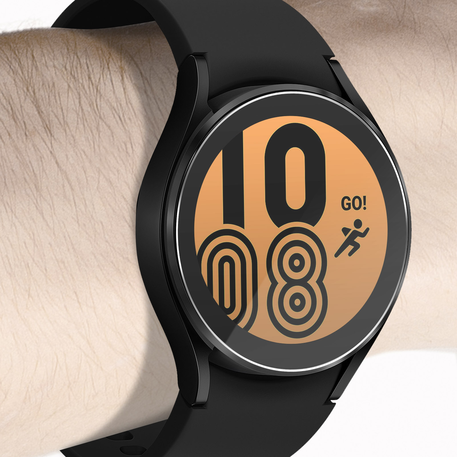 Uno smartwatch nero su un polso mostra le 10:08 sul suo schermo arancione con icona.