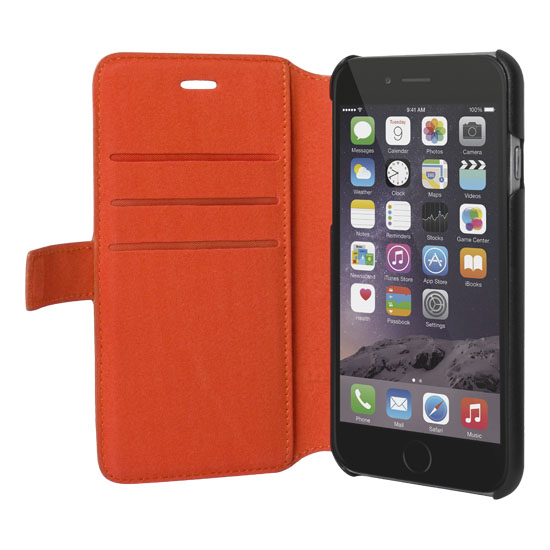 Una custodia a portafoglio arancione aperta per iPhone con un iPhone nero che mostra le app.