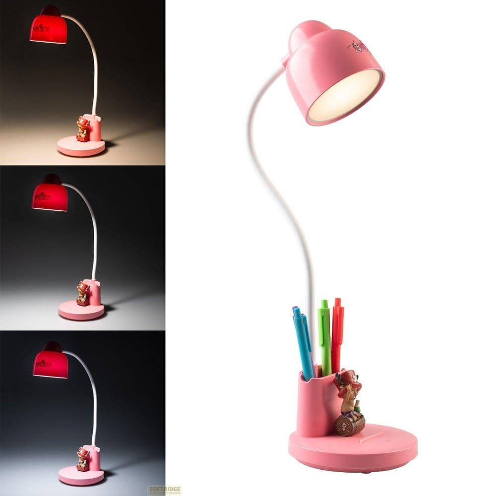 Una lámpara de escritorio rosa con portalápices y una figura pequeña.