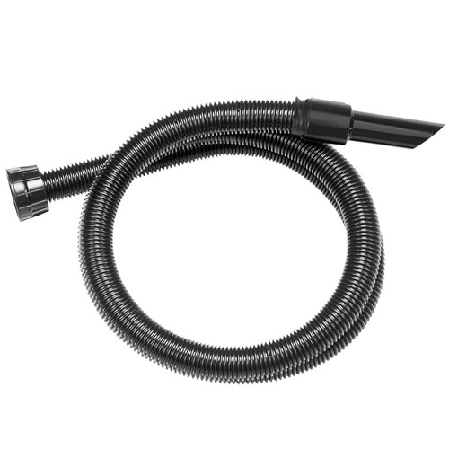 Un tubo flessibile nero con ugello e connettore, su sfondo bianco.