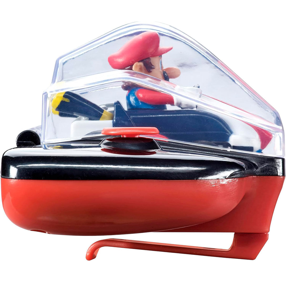 Un barco de juguete de Mario Kart con Mario conduciendo, con gorra roja y peto azul.