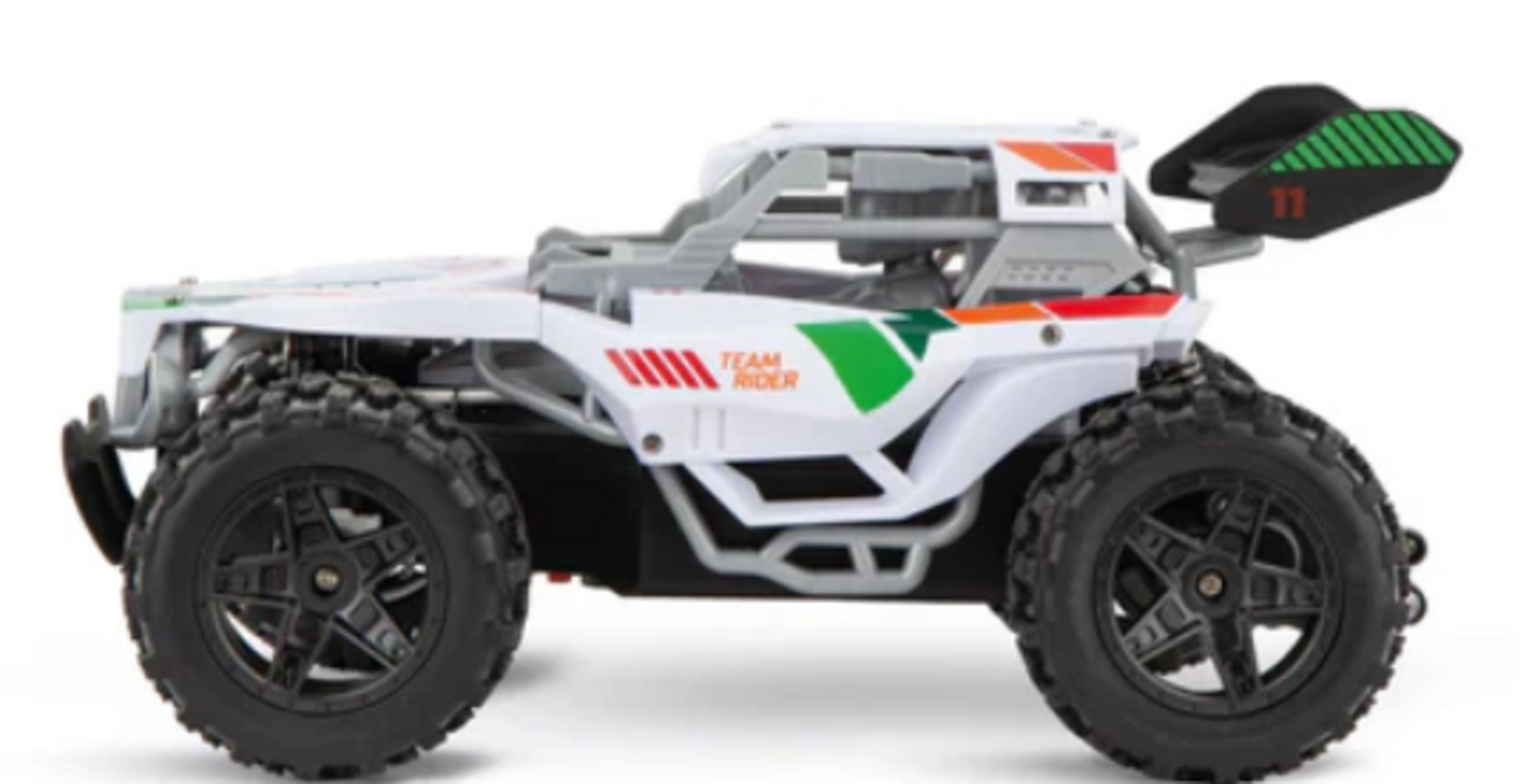 Un buggy RC blanco con ruedas negras grandes, lema "TEAM RIDER" y número 11.
