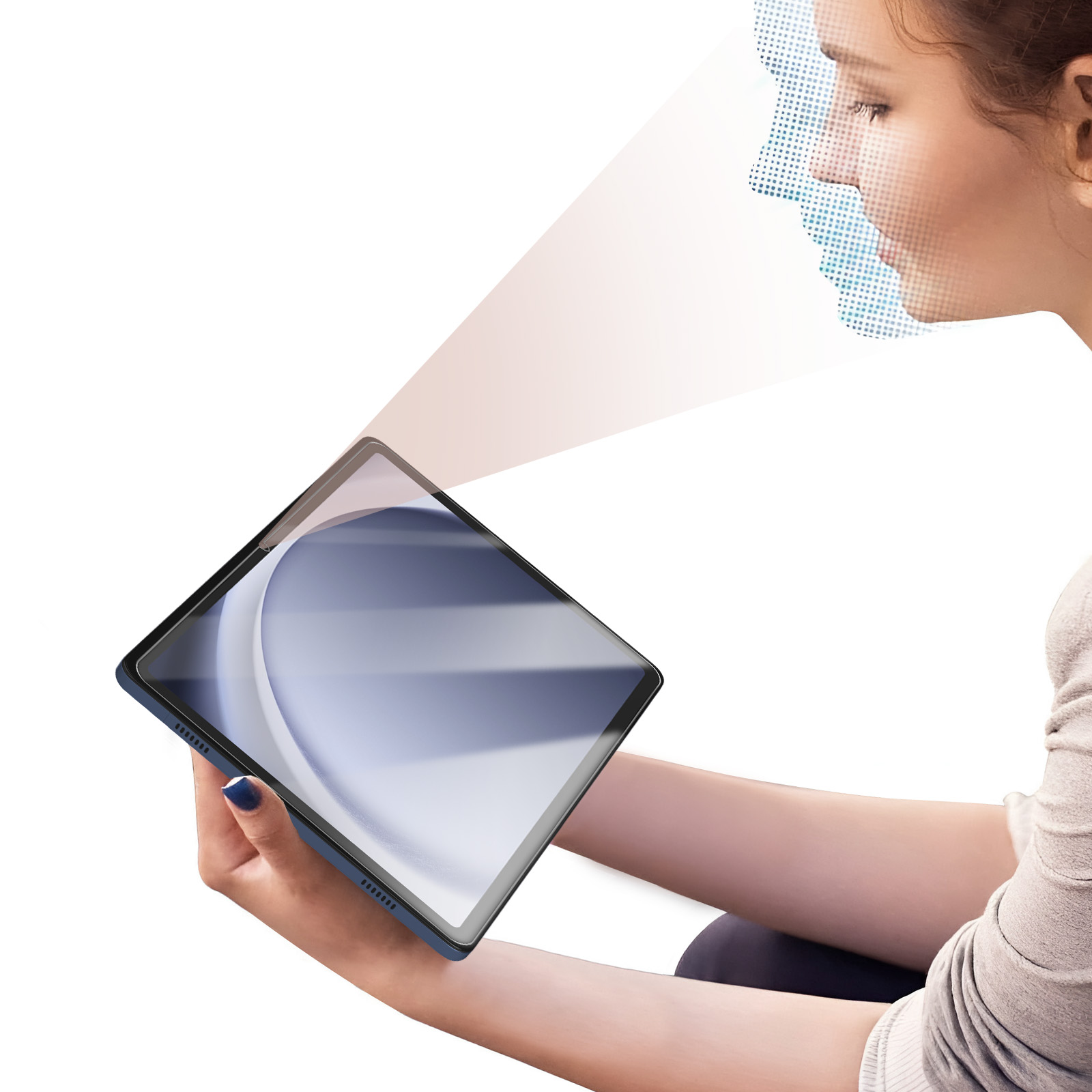 Donna tiene tablet, riconoscimento facciale tramite matrice di punti blu.
