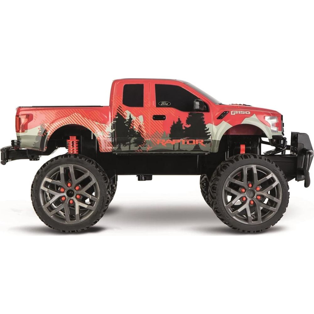 Camioneta RC Ford F-150 Raptor roja con chasis negro y grandes ruedas todoterreno.