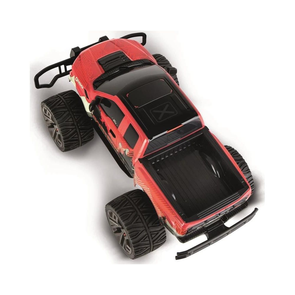 Un juguete de monster truck rojo a control remoto con acentos negros y llantas grandes.