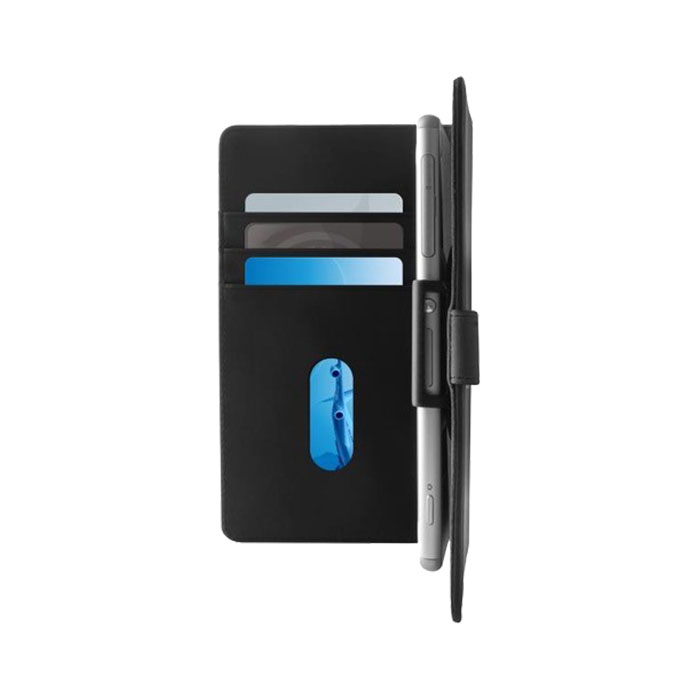 Portafoglio nero con fessure per carte, che tiene uno smartphone argentato.