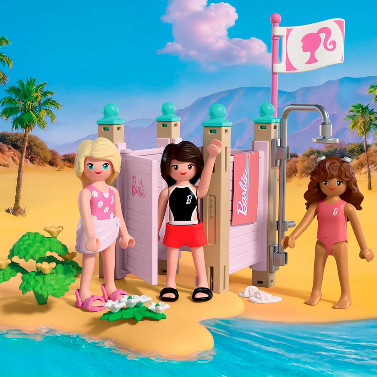 Tres figuras de Barbie en una playa con ducha y palmera de fondo.