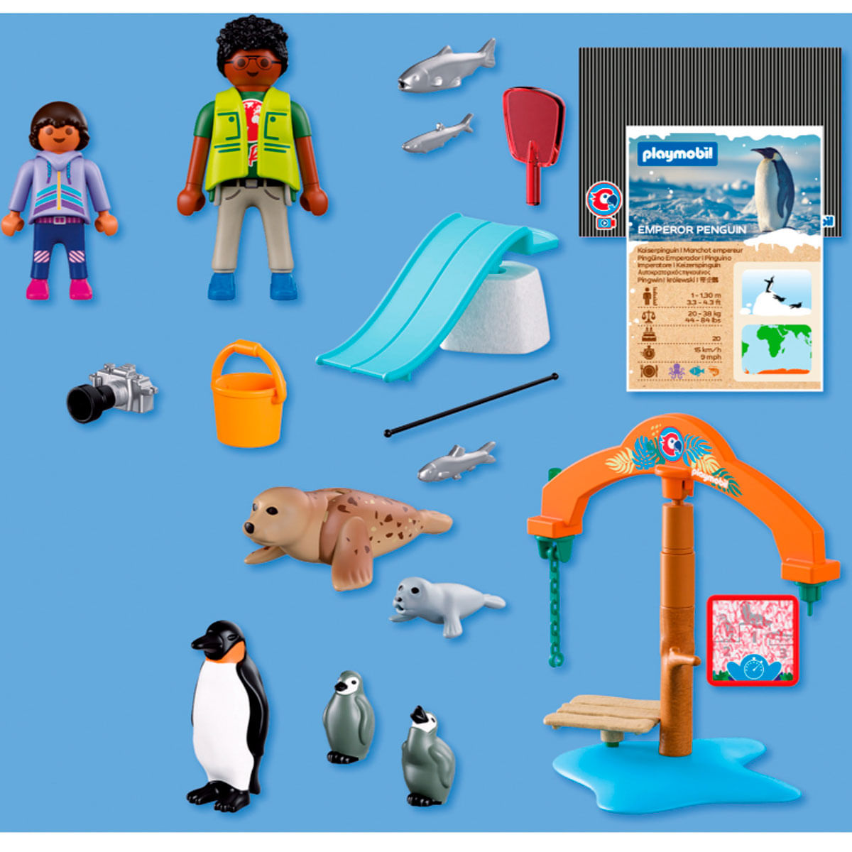 Figuras de juguete: personas, animales, tobogán, cámara, cubo, estructura de juego, pez.