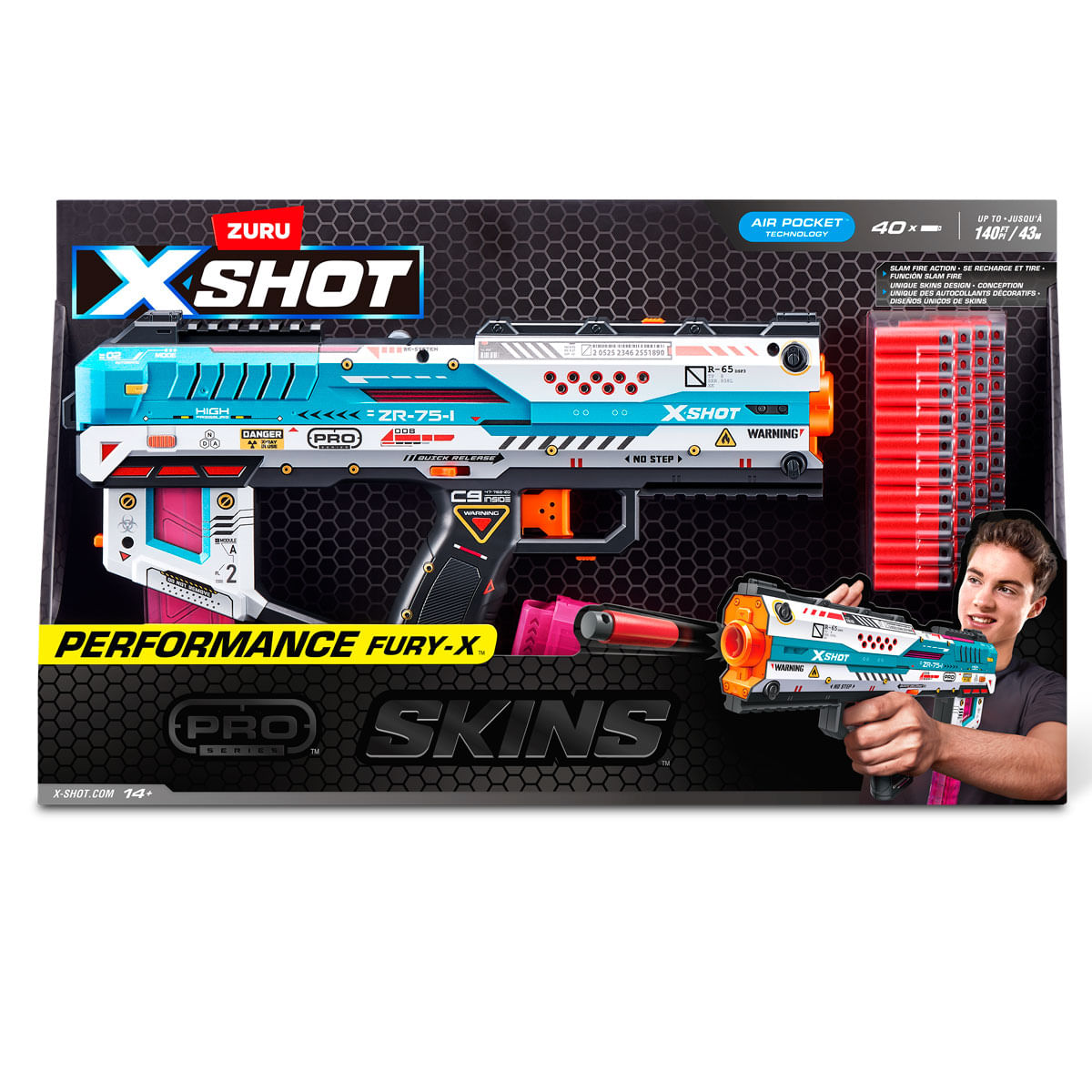 Set de pistola de juguete X-Shot con un bláster azul y blanco, dardos rojos y un niño.