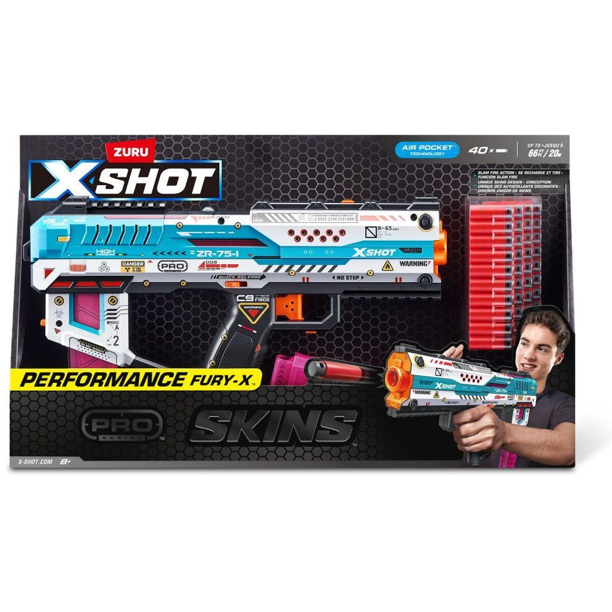 Set de pistolas de juguete XSHOT Performance Fury-X con dardos rojos y un niño.