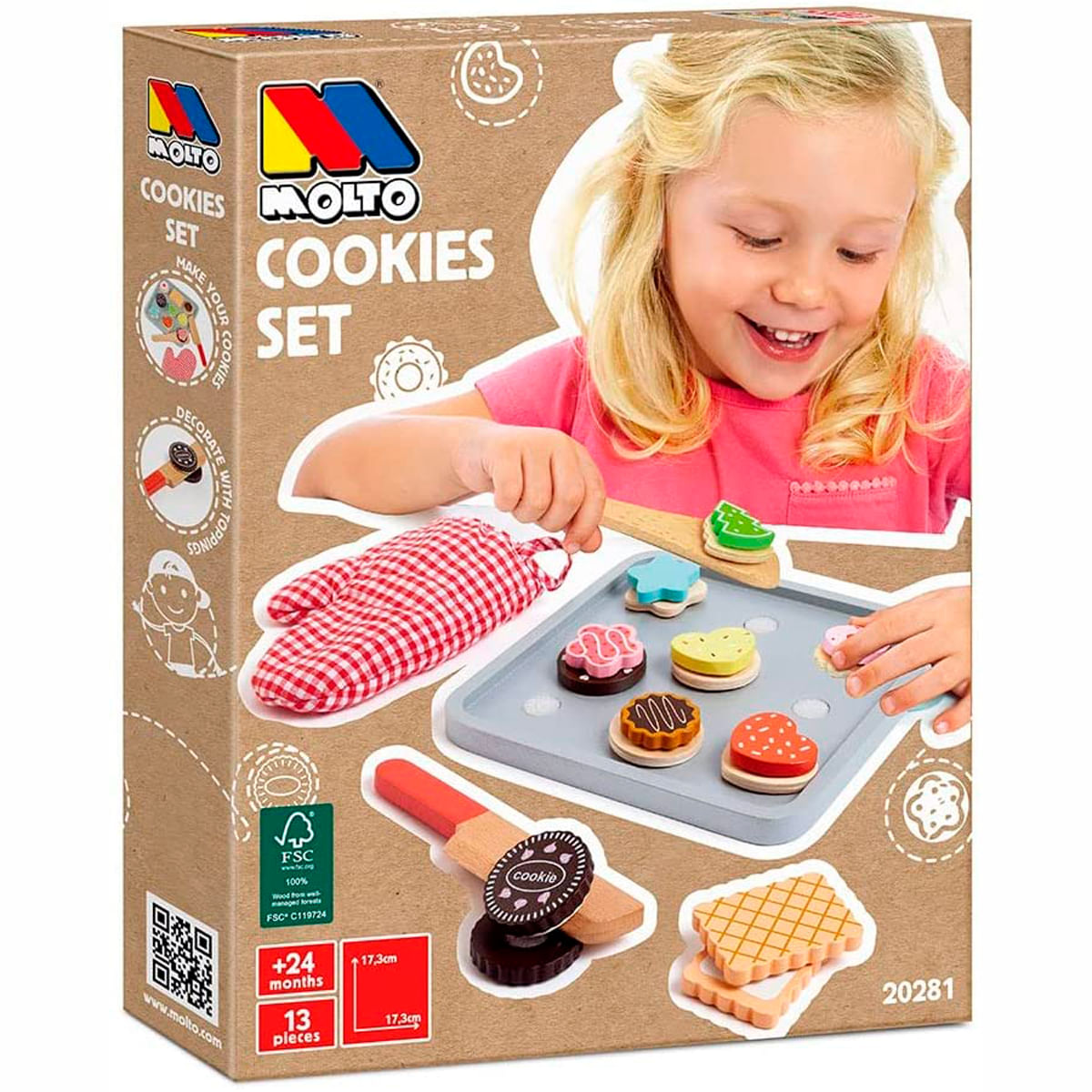 Una niña decora galletas de madera en una bandeja con una espátula de madera. Set de Galletas Molto.
