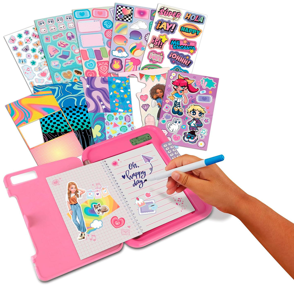 Un cuaderno rosa con pegatinas, bolígrafos y un bolígrafo escribiendo en el libro.