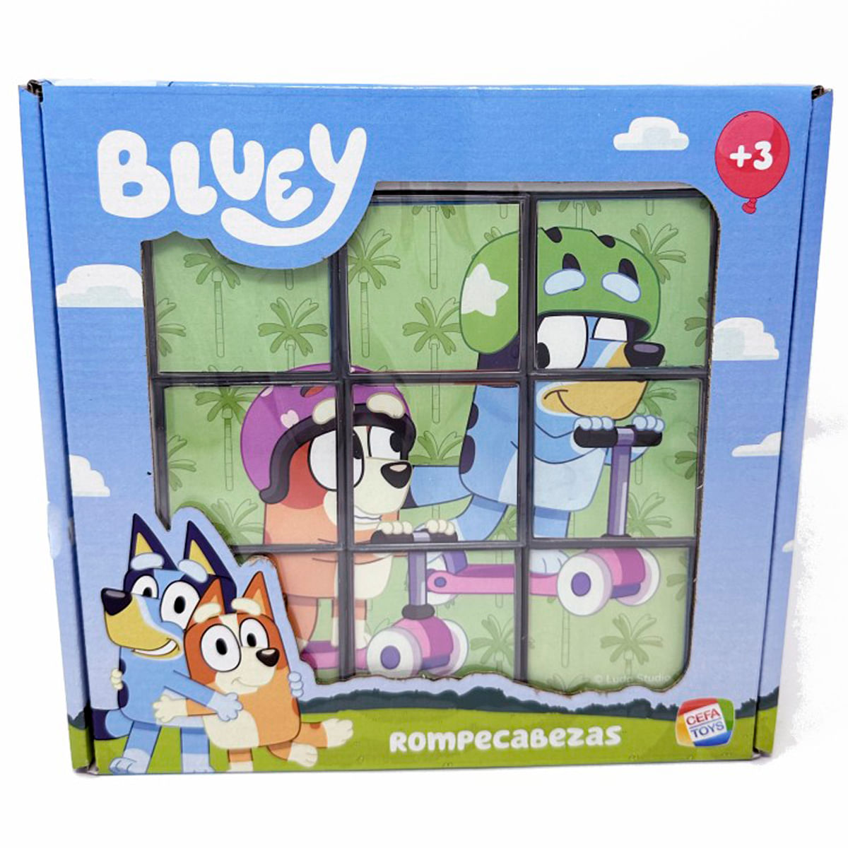 Caja de rompecabezas de Bluey con perros animados en patinetes y logo.