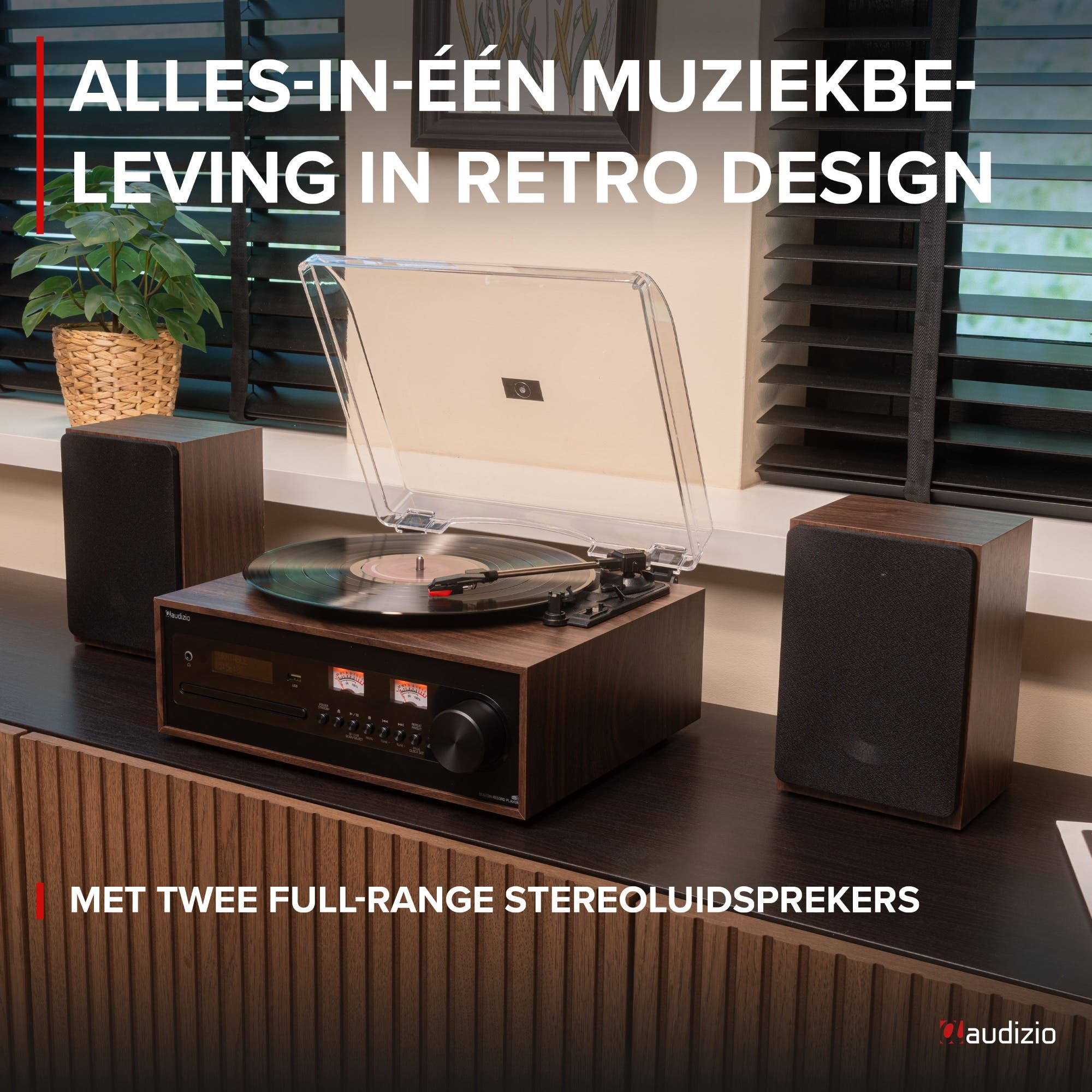Platine vinyle rétro avec deux haut-parleurs sur un meuble en bois sombre.