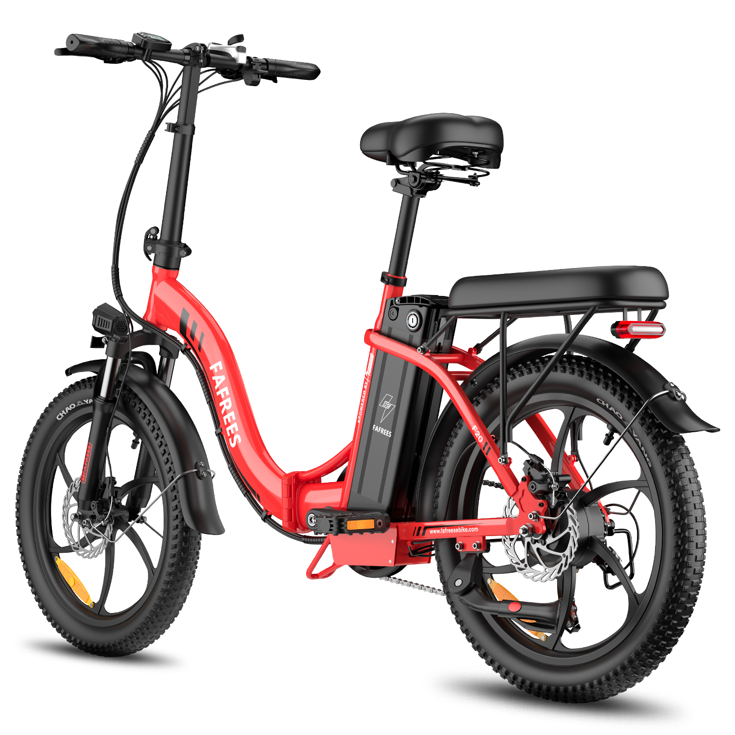 Bicicletta elettrica rossa con pneumatici larghi, sella e portapacchi neri, su sfondo bianco.