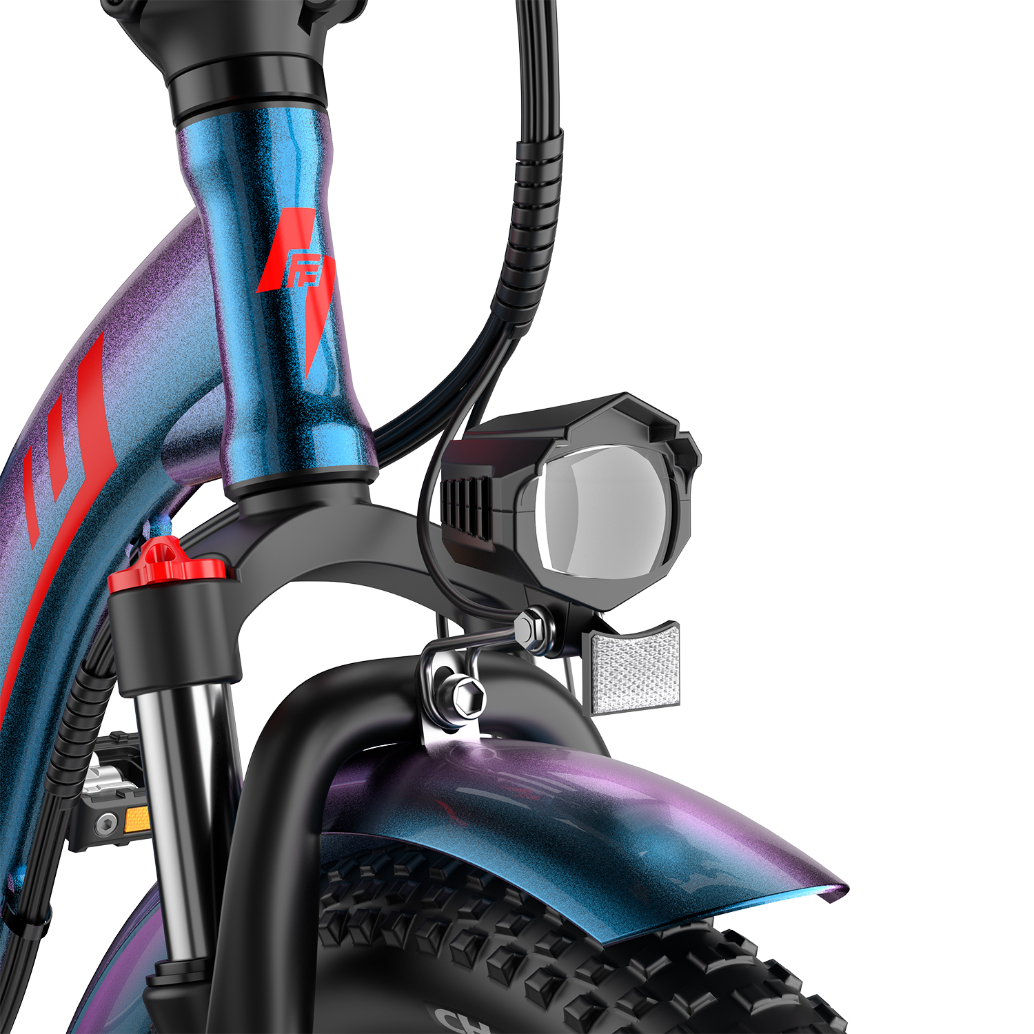 Parte delantera de e-bike azul-púrpura con logo rojo, faro y guardabarros.