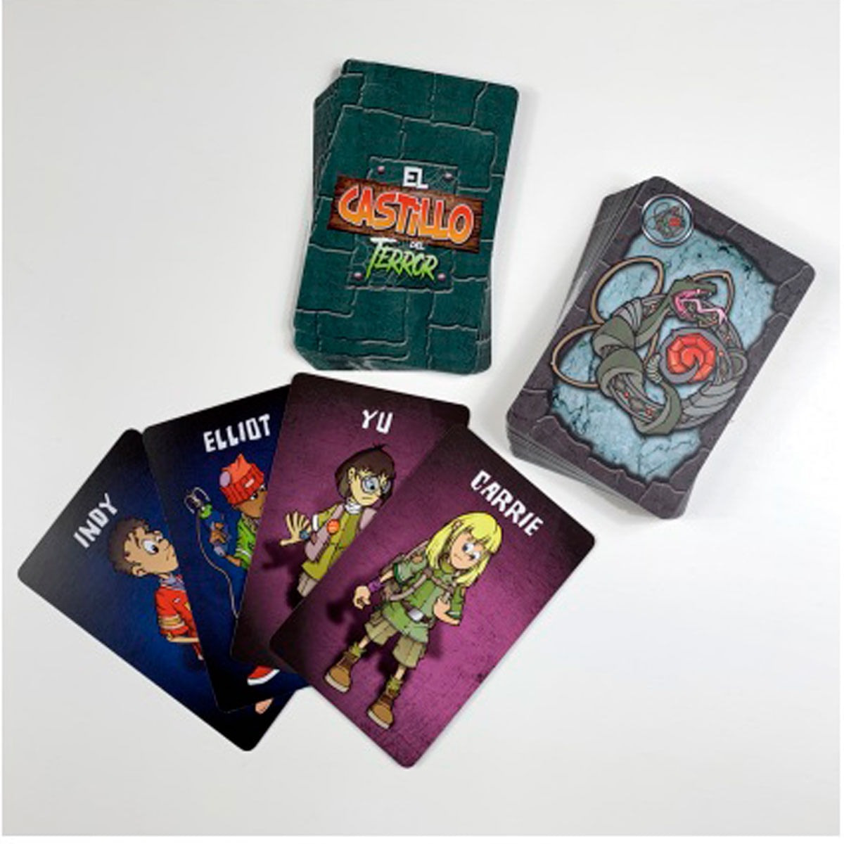 Cartas de juego con personajes y una baraja 'El Castillo del Terror'.