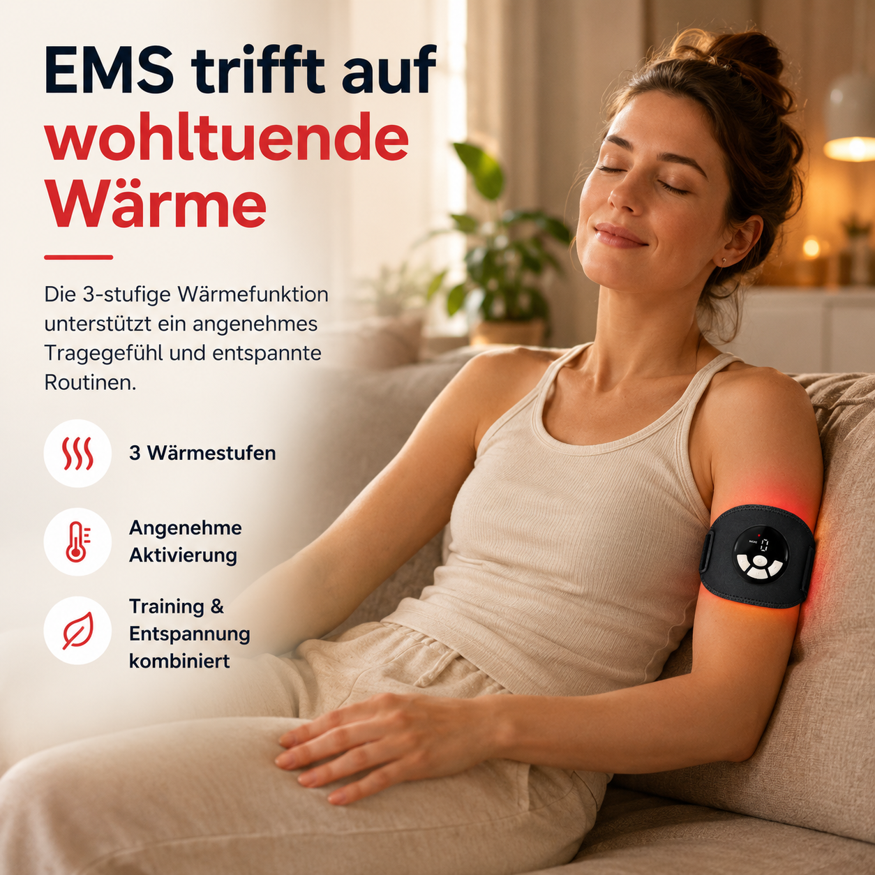 Eine Frau sitzt entspannt mit einem EMS-Gerät am Arm, das Wärme abgibt.