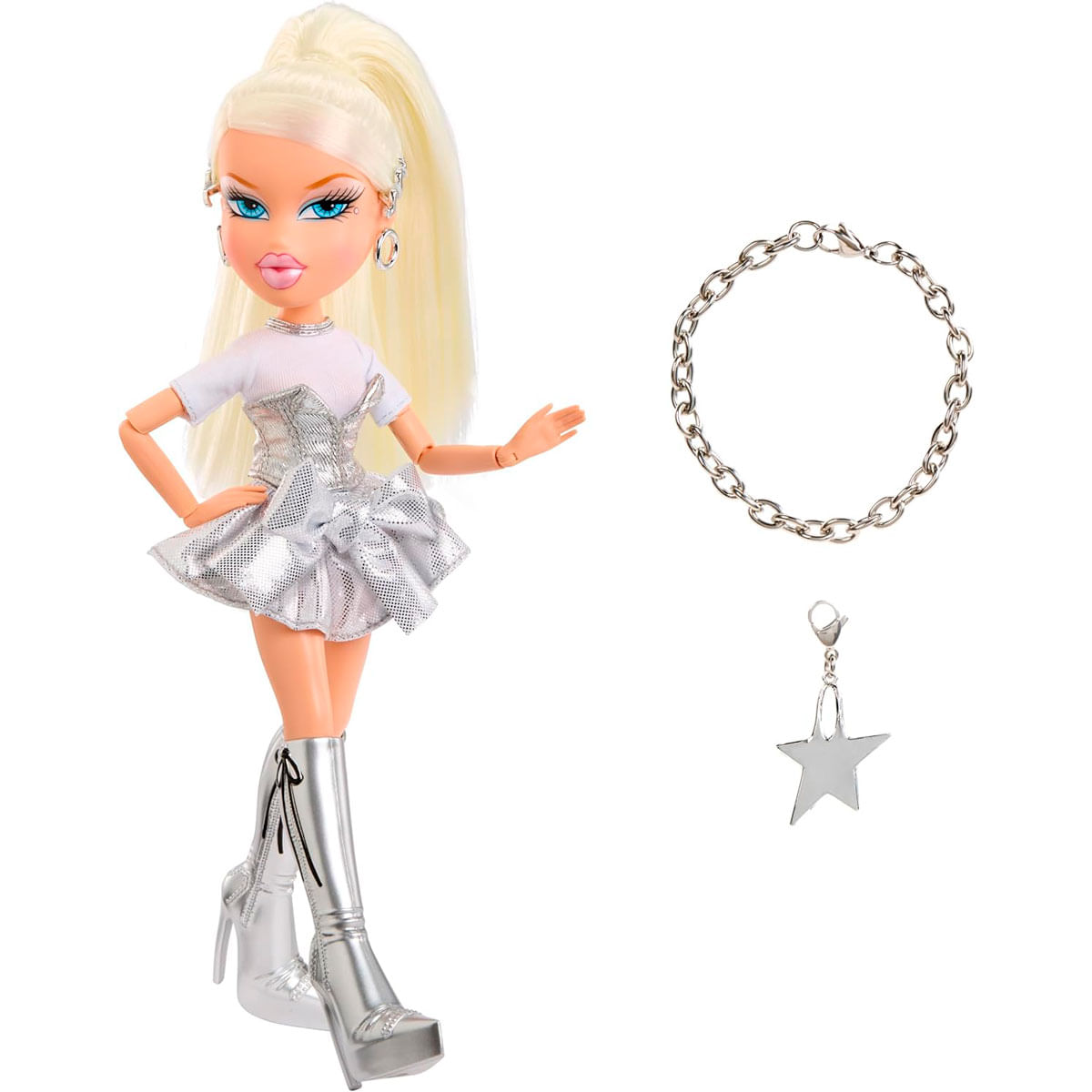 Una muñeca con pelo rubio, top blanco, vestido plateado, botas y joyas.