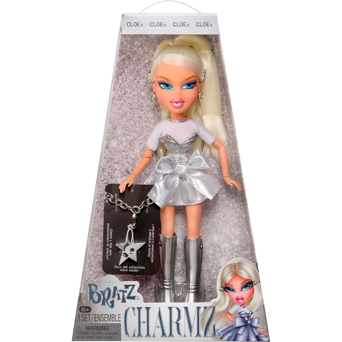 Muñeca Bratz con traje plateado, cadena y charm de estrella en caja.
