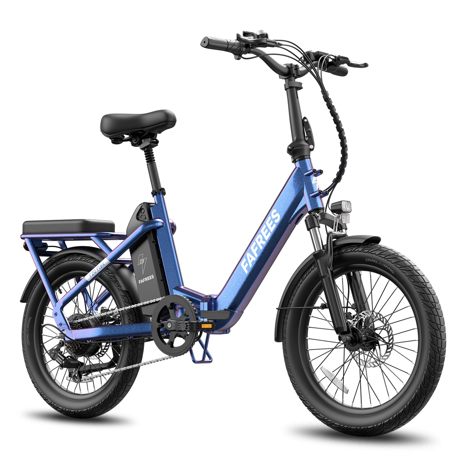 Ein glänzend blaues E-Bike mit dickem Rahmen, schwarzem Sattel und Gepäckträger.