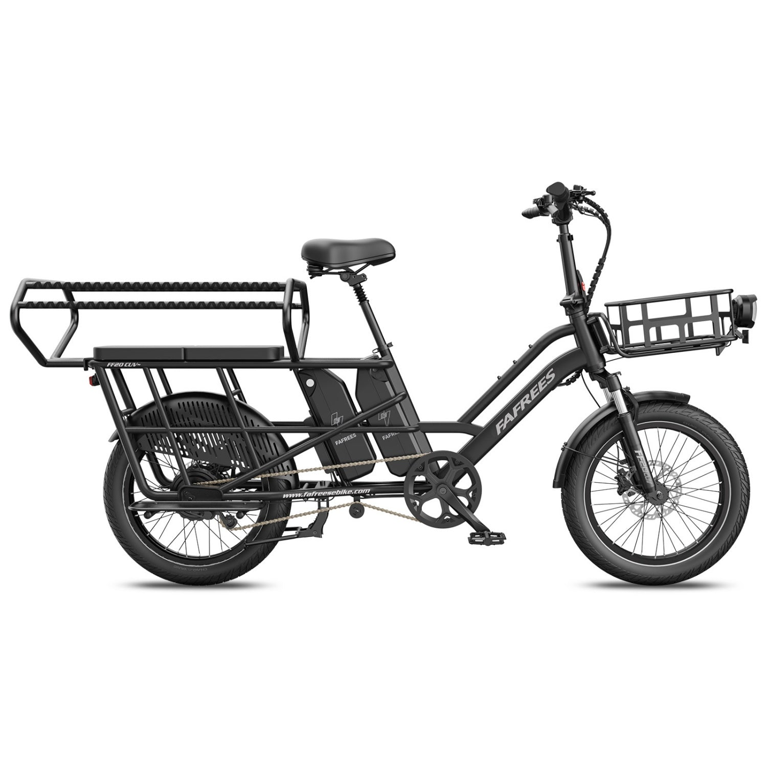 Schwarzes Elektrofahrrad mit Gepäckträger vorne und hinten, zwei Akkus.