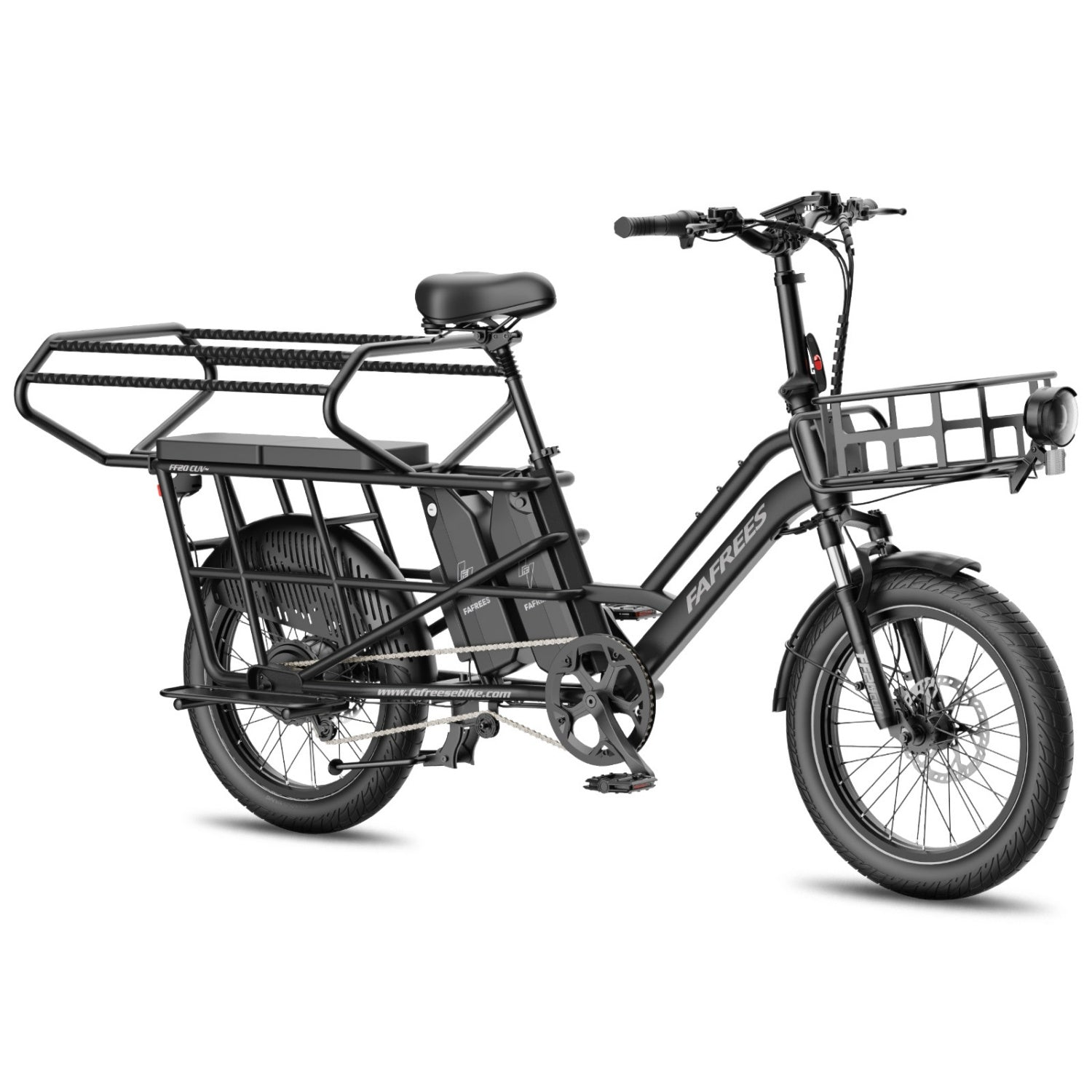 Ein schwarzes Lastenrad mit Vorderradkorb und großem Gepäckträger hinten.