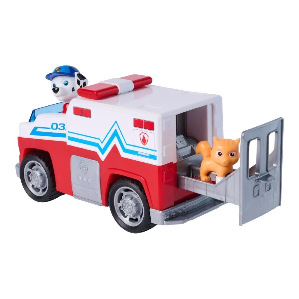 Camión de bomberos de juguete con Marshall y un gato. Camión rojo y blanco con ribete azul.