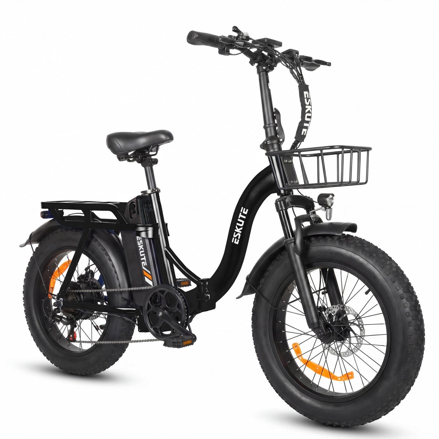 Schwarzes Fat-Tire-E-Bike mit Korb vorne und Gepäckträger hinten.
