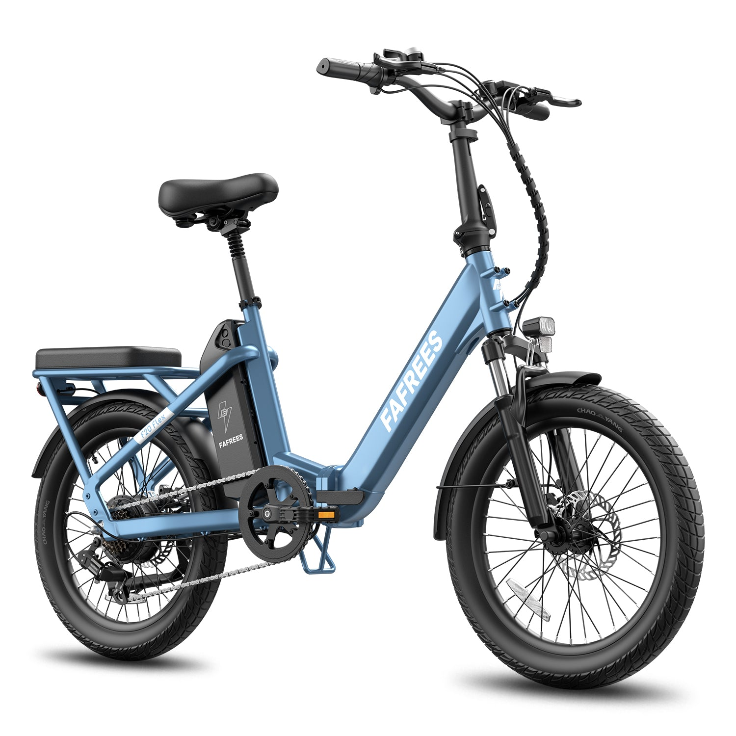 Ein hellblaues faltbares Elektrofahrrad mit schwarzen Akzenten, auf weißem Grund.