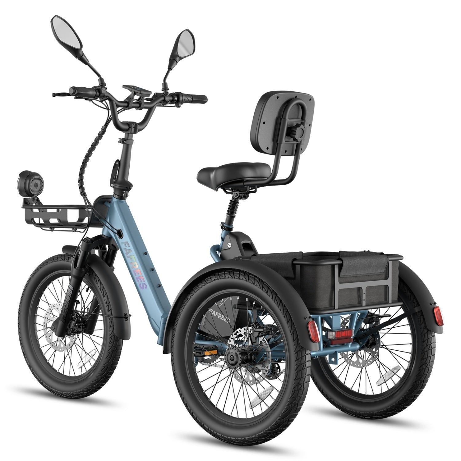 Ein blaues Dreirad-Elektrofahrrad mit Vorderlicht, Korb und Rücksitz.