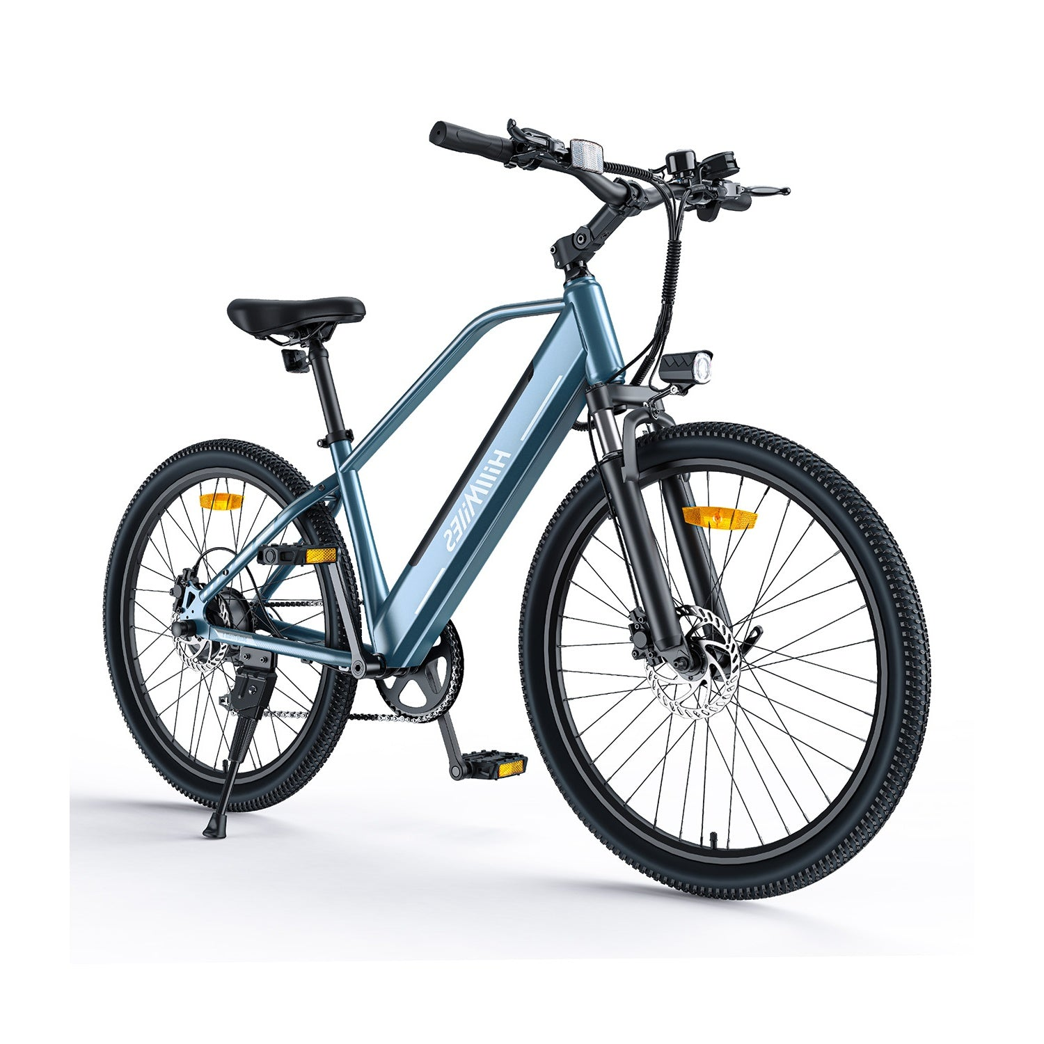 Ein blaues Elektrofahrrad mit schwarzen Reifen, schwarzem Sitz und Scheinwerfer. Es hat einen Ständer.