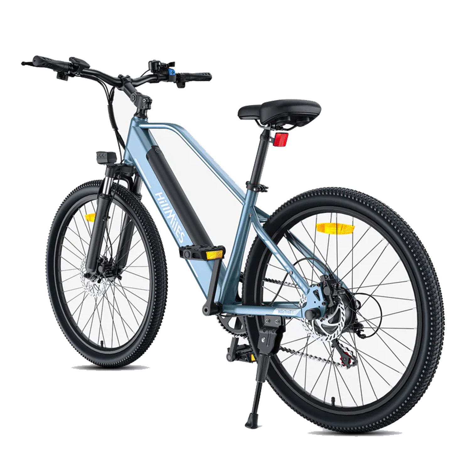 Ein hellblaues Elektro-Mountainbike mit schwarzen Reifen, Sattel und Lenker, auf weißem Hintergrund.