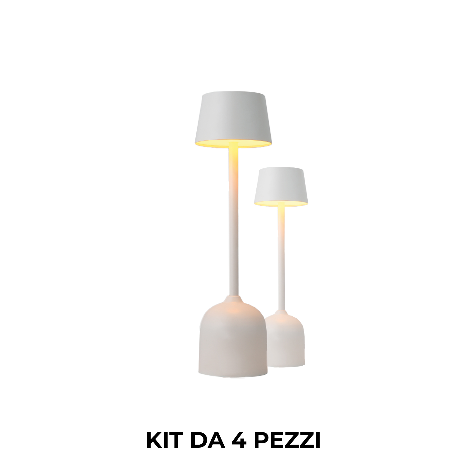 Due lampade da terra bianche con paralumi a forma di ombrello e luce.