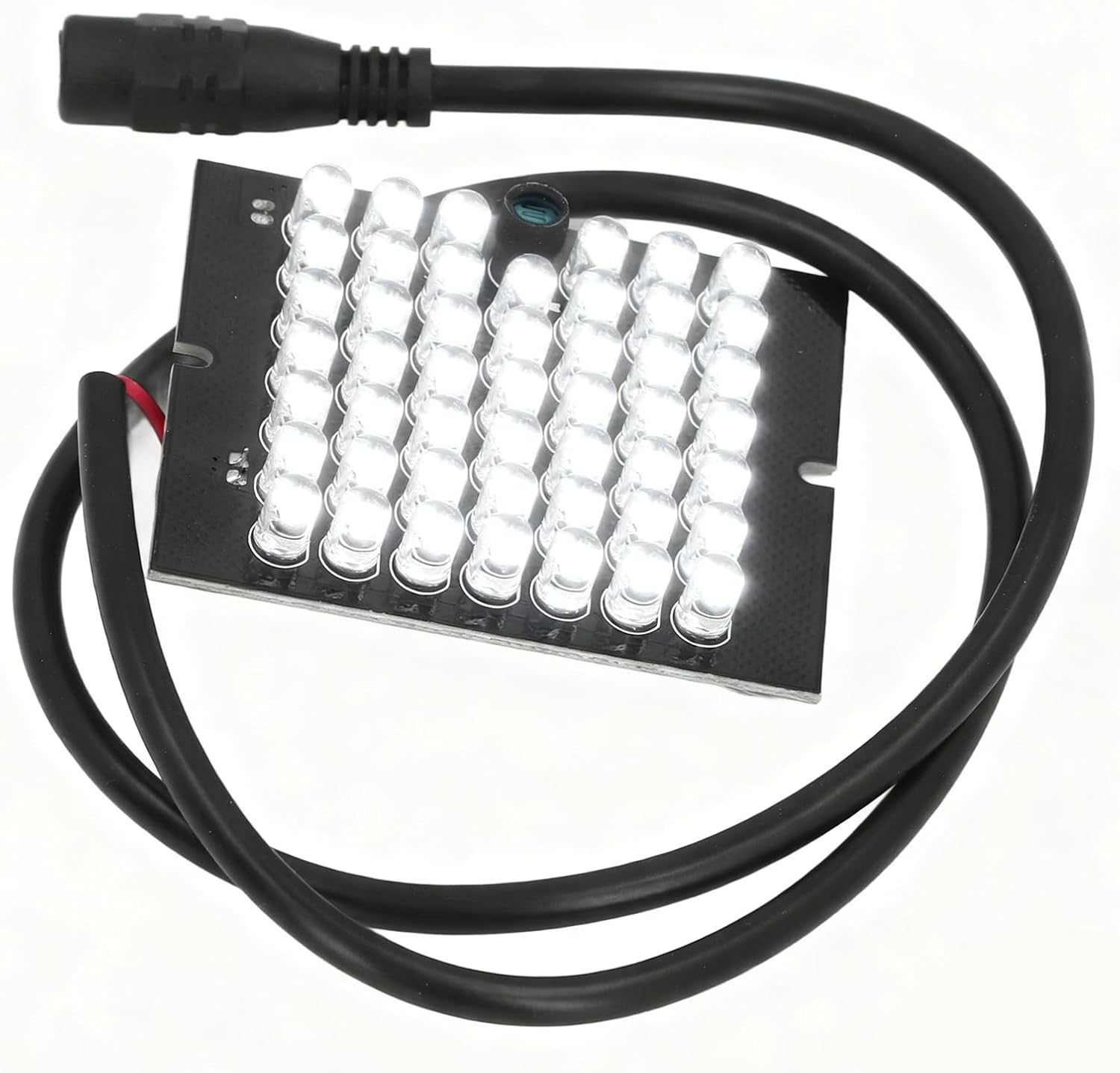 Eine Platine mit vielen LEDs und einem schwarzen Kabel mit Stecker.