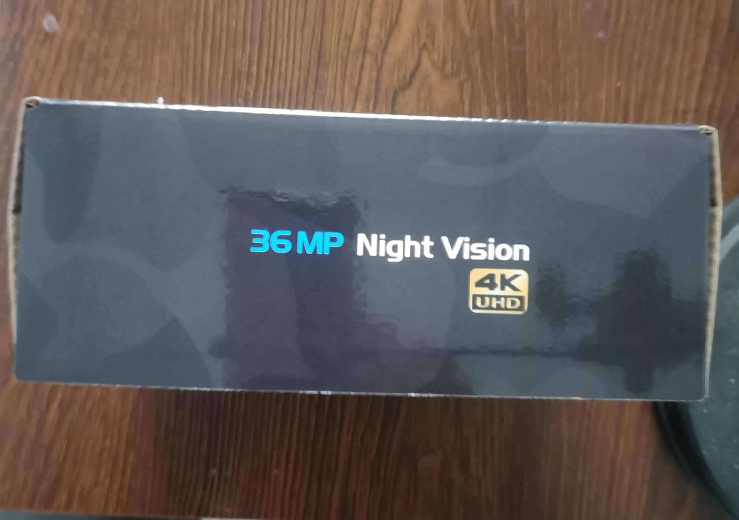 Verpackung mit „36 MP Night Vision 4K UHD“.
