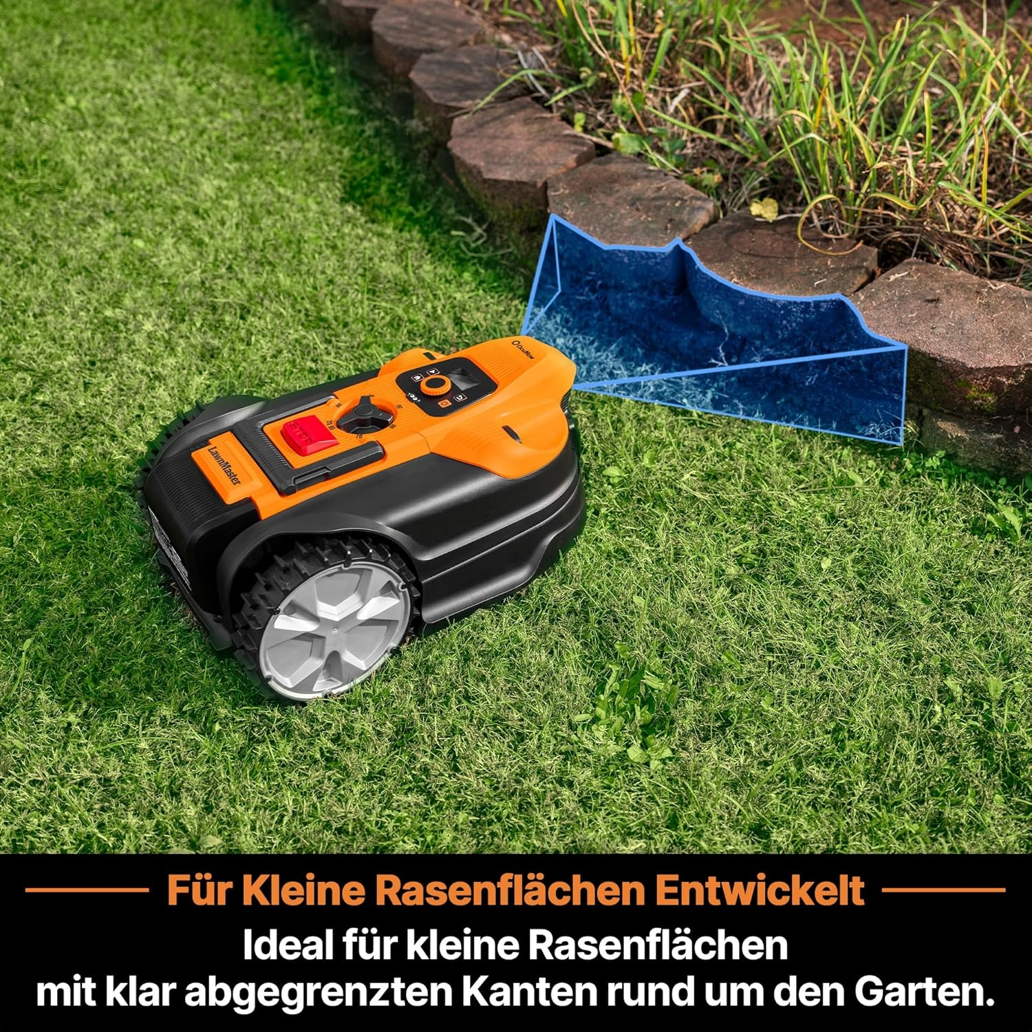 Ein orange-schwarzer Mähroboter steht auf einem Rasen neben einer Begrenzung.