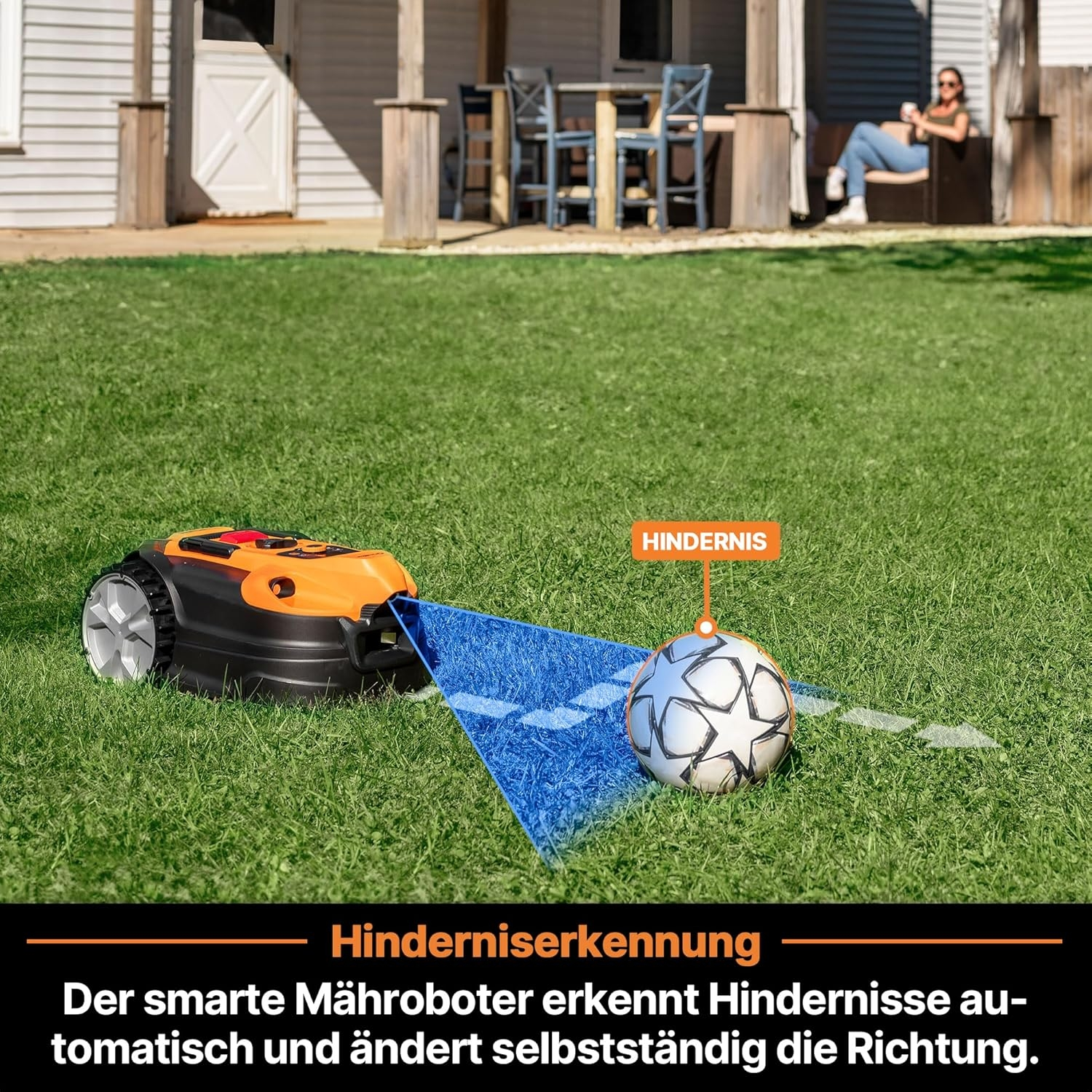Ein Mähroboter erkennt einen Fußball und ändert die Richtung.