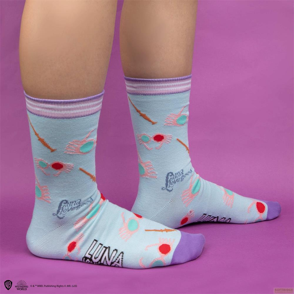 Calcetines azul claro con gafas rosas y texto 'Luna Lovegood'.