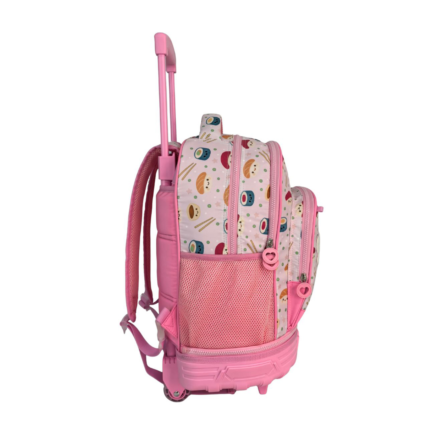 Una mochila rosa con ruedas y estampado de sushi, con asa retráctil y ruedas.