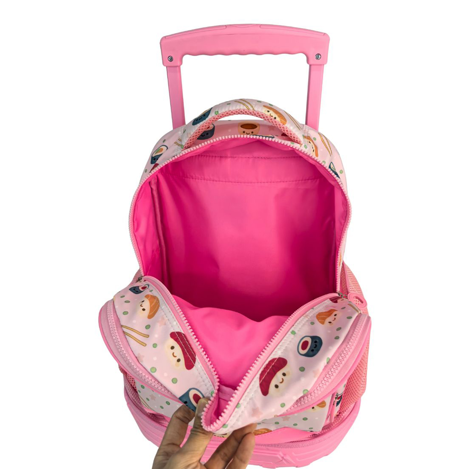 Una mochila con ruedas rosa con estampado de sushi, mostrada abierta.